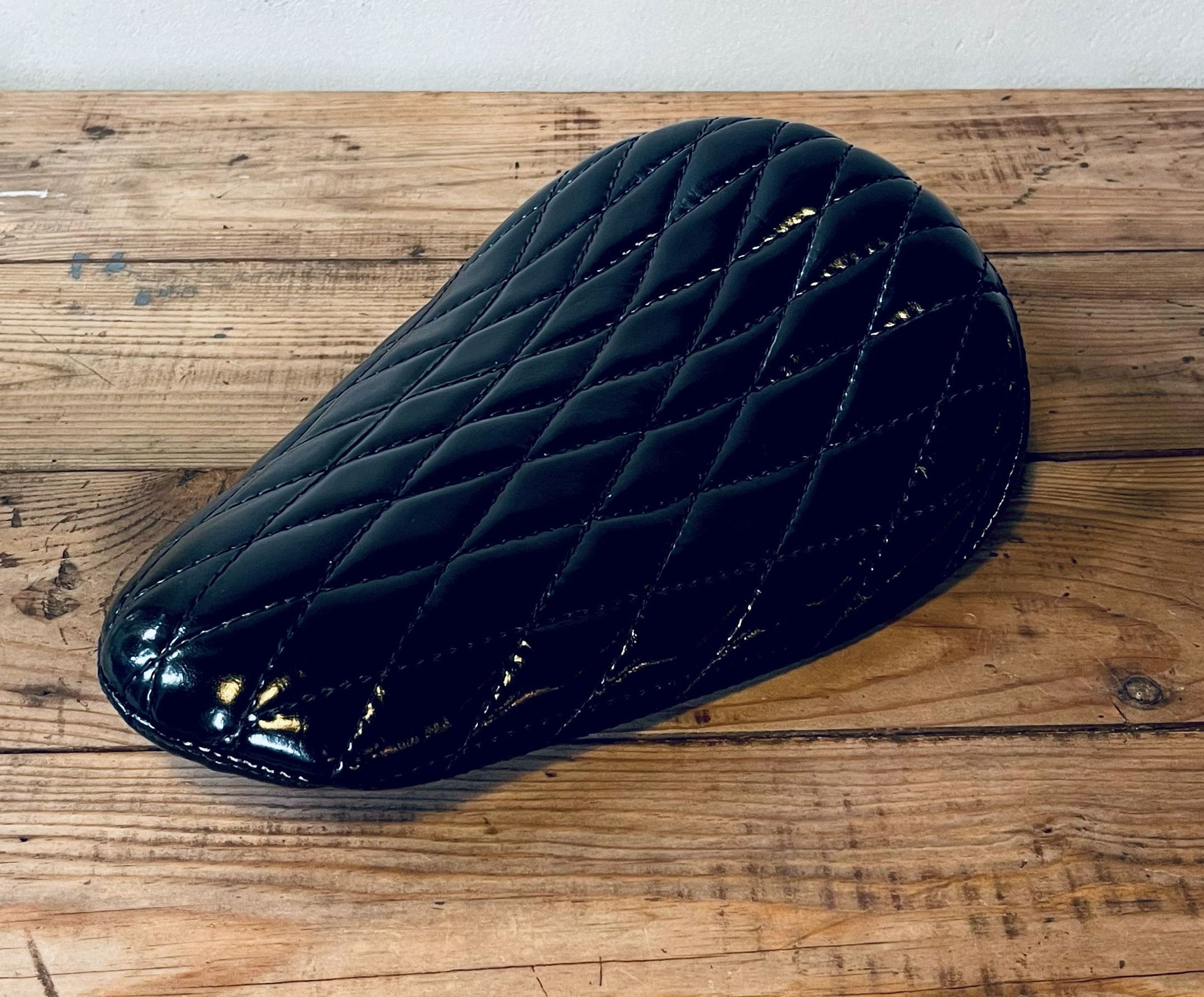 【アウトレット】 SOFTAIL THUNDER専用　ダイヤモンドステッチタックロールシート・ブラック